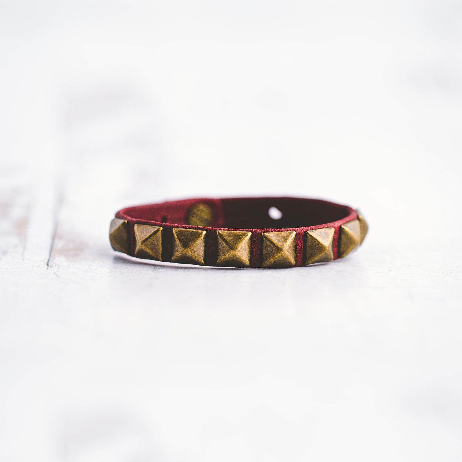 chigo Pyramid Stud Bracelet | www.andreferes.com.br